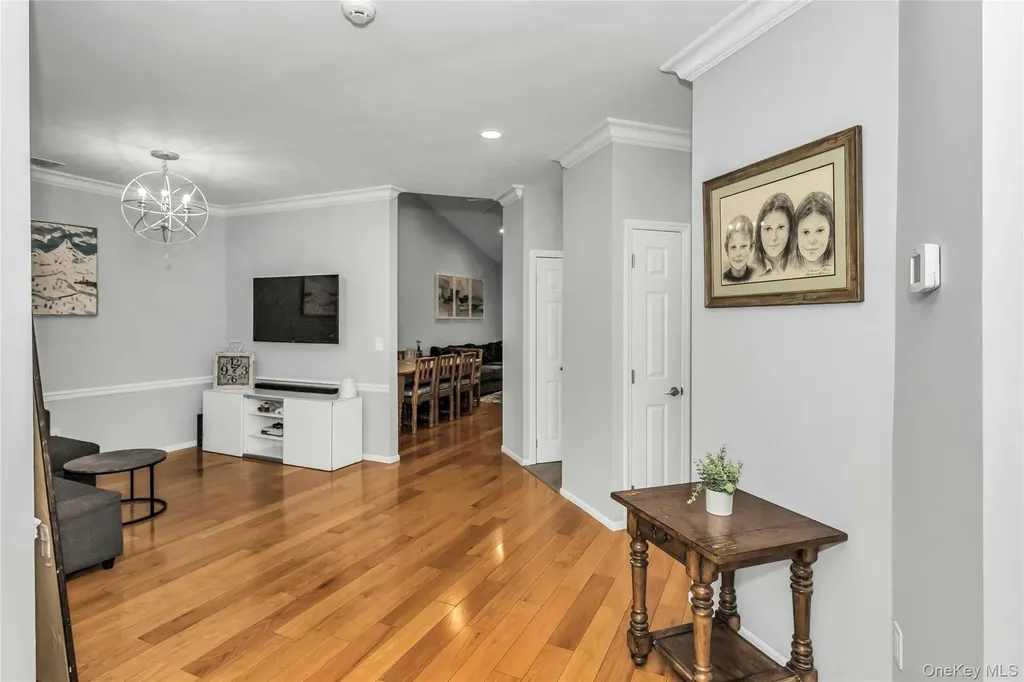 99 Carriage Lane Plainview NY 11803