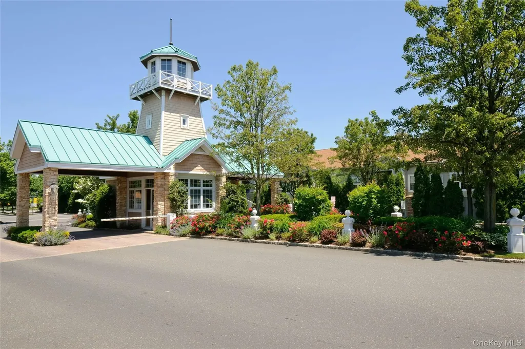 99 Carriage Lane Plainview NY 11803