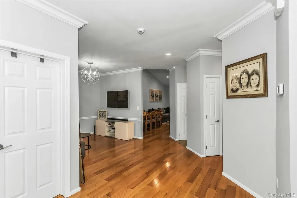 99 Carriage Lane Plainview NY 11803
