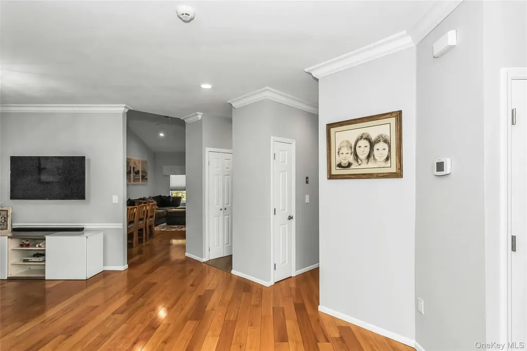 99 Carriage Lane Plainview NY 11803