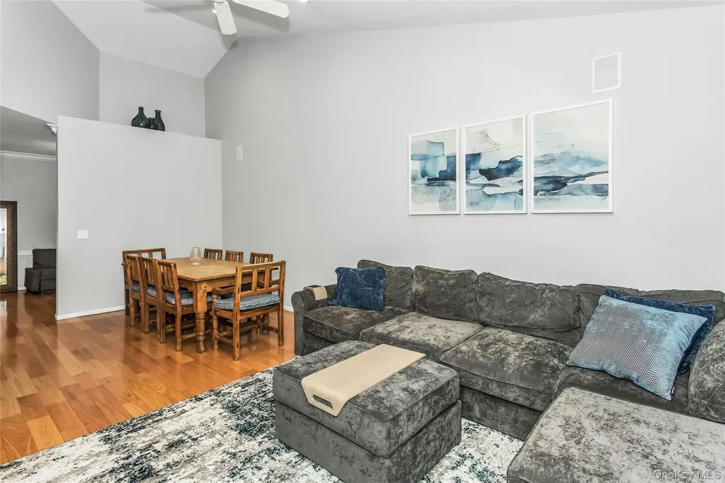 99 Carriage Lane Plainview NY 11803