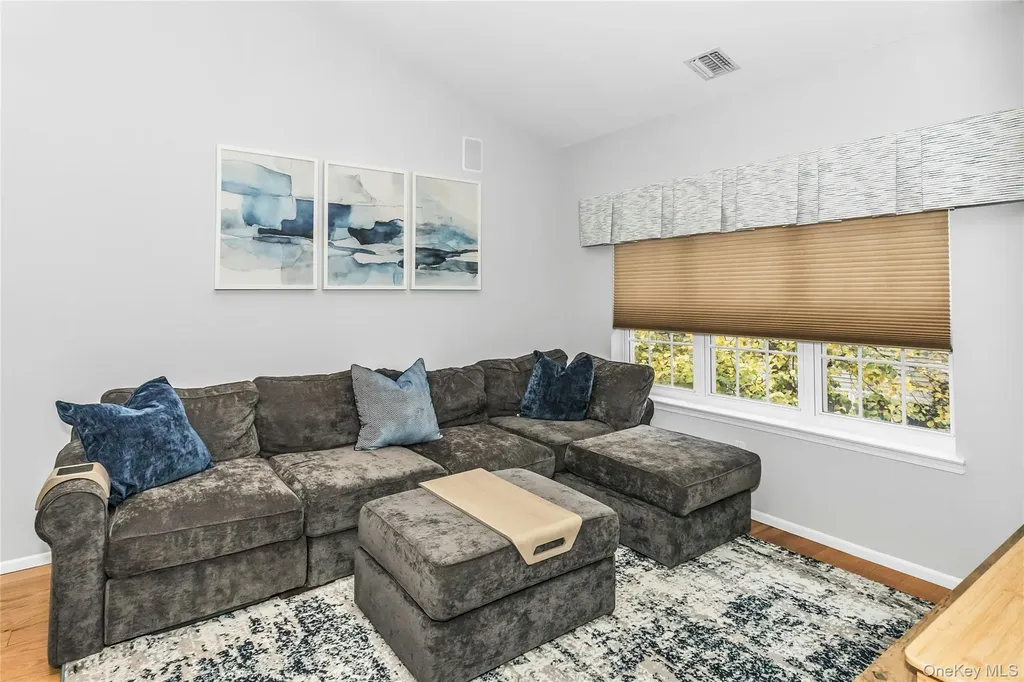 99 Carriage Lane Plainview NY 11803