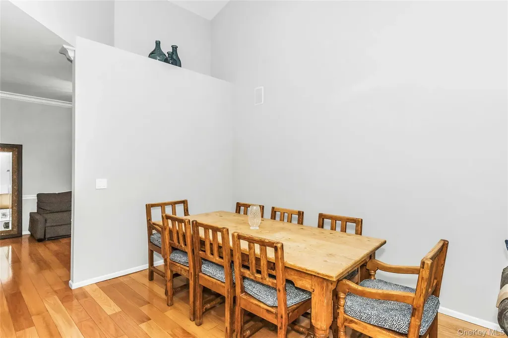 99 Carriage Lane Plainview NY 11803