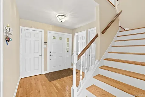 1004 Kensington Way Mount Kisco NY 10549