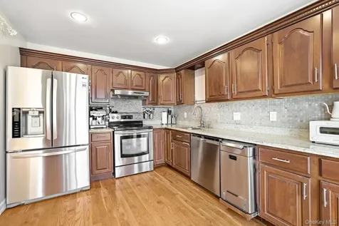 1004 Kensington Way Mount Kisco NY 10549
