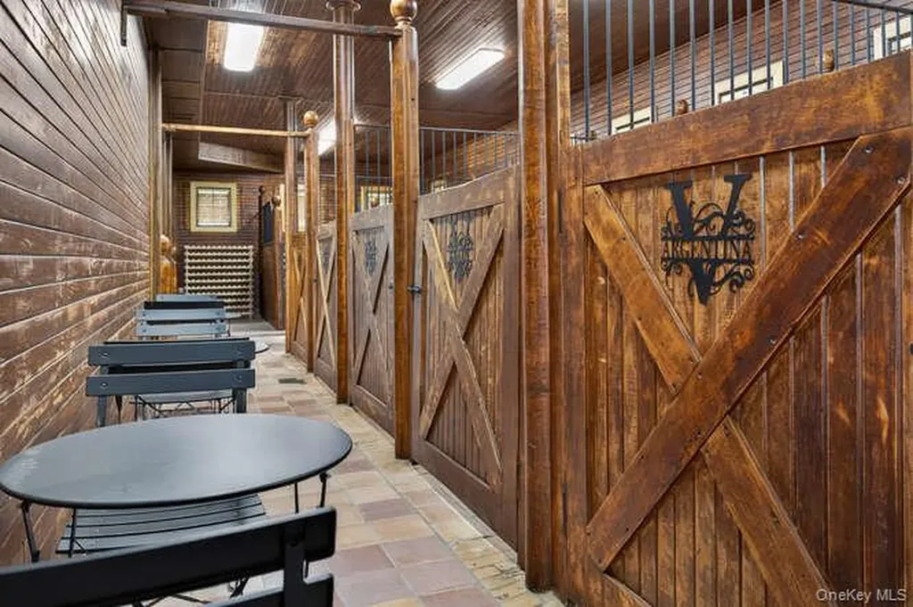 Mill Neck NY 11765
