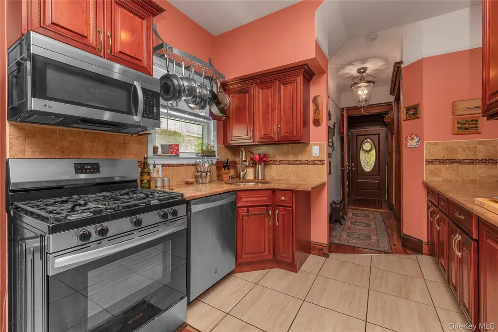 94-25 85th Road Woodhaven NY 11421