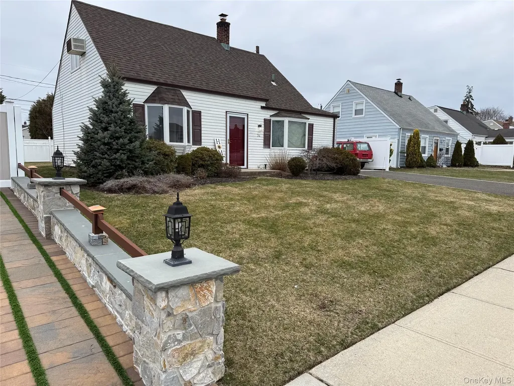 34 Quarry Lane Levittown NY 11756