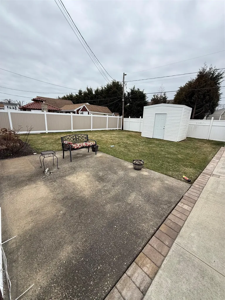 34 Quarry Lane Levittown NY 11756