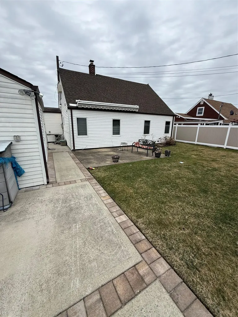 34 Quarry Lane Levittown NY 11756