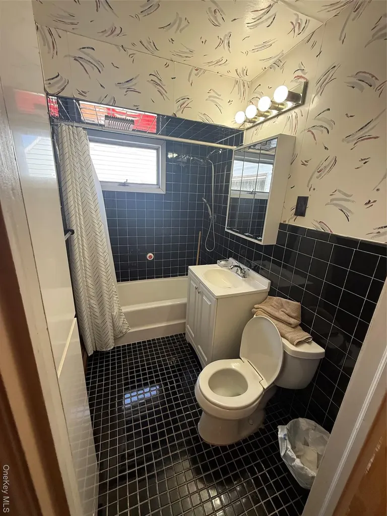 34 Quarry Lane Levittown NY 11756