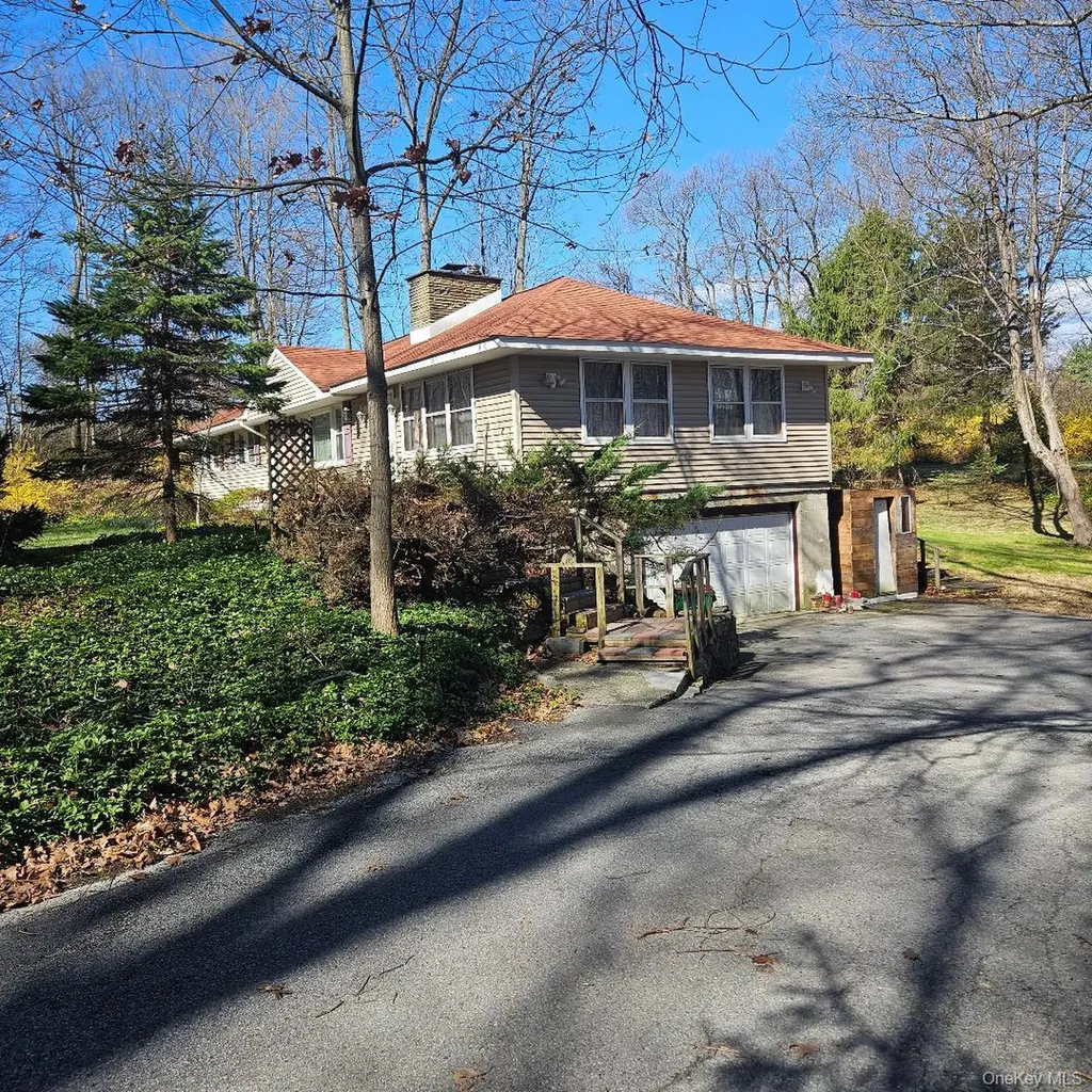 41 Wildwood Drive Poughkeepsie NY 12603