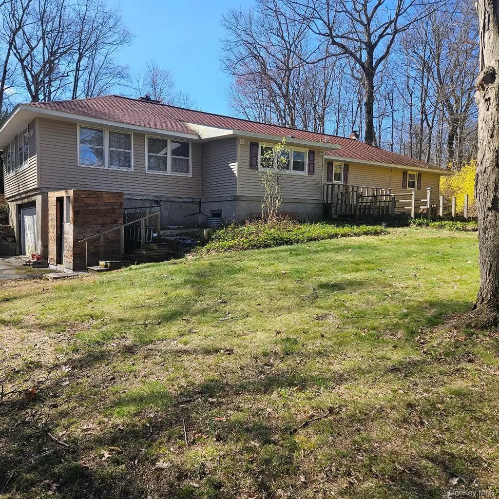 41 Wildwood Drive Poughkeepsie NY 12603