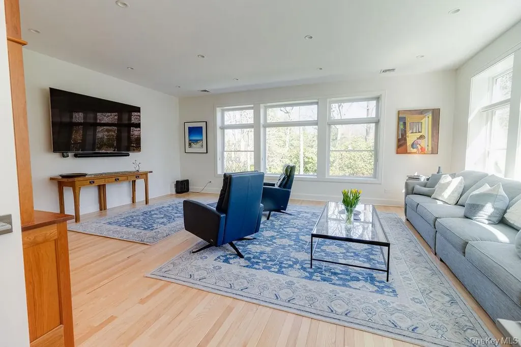 8 Waterview Lane Setauket NY 11733