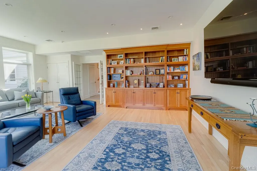 8 Waterview Lane Setauket NY 11733