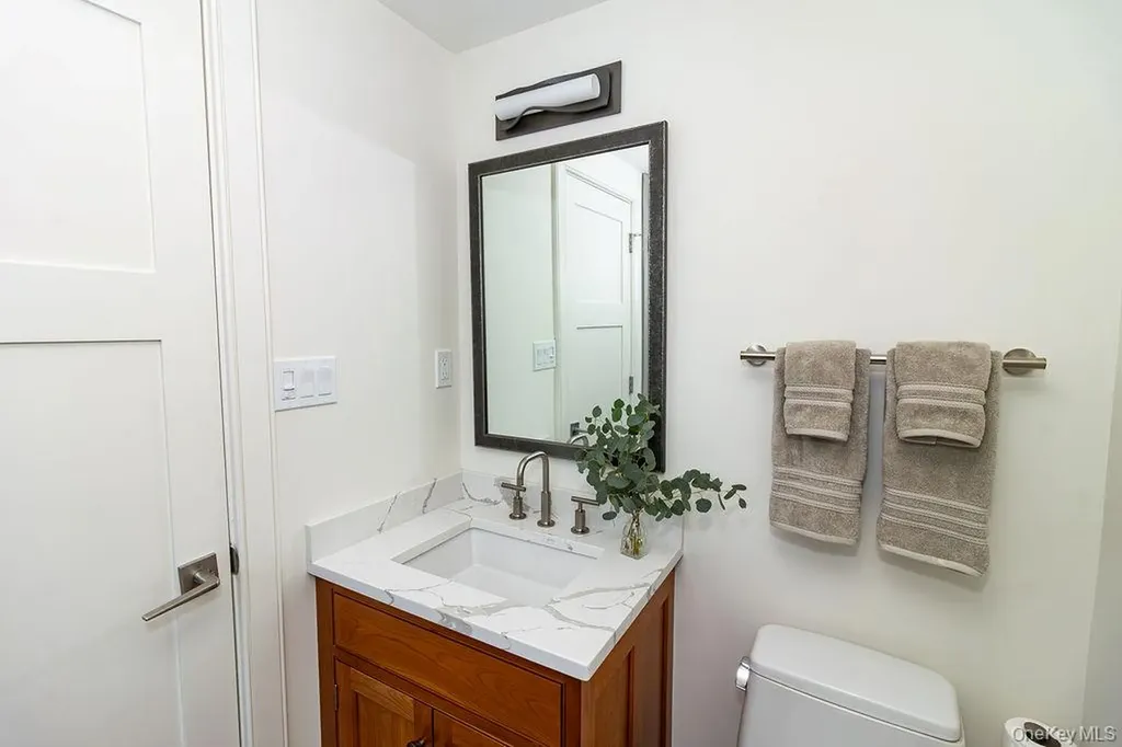 8 Waterview Lane Setauket NY 11733