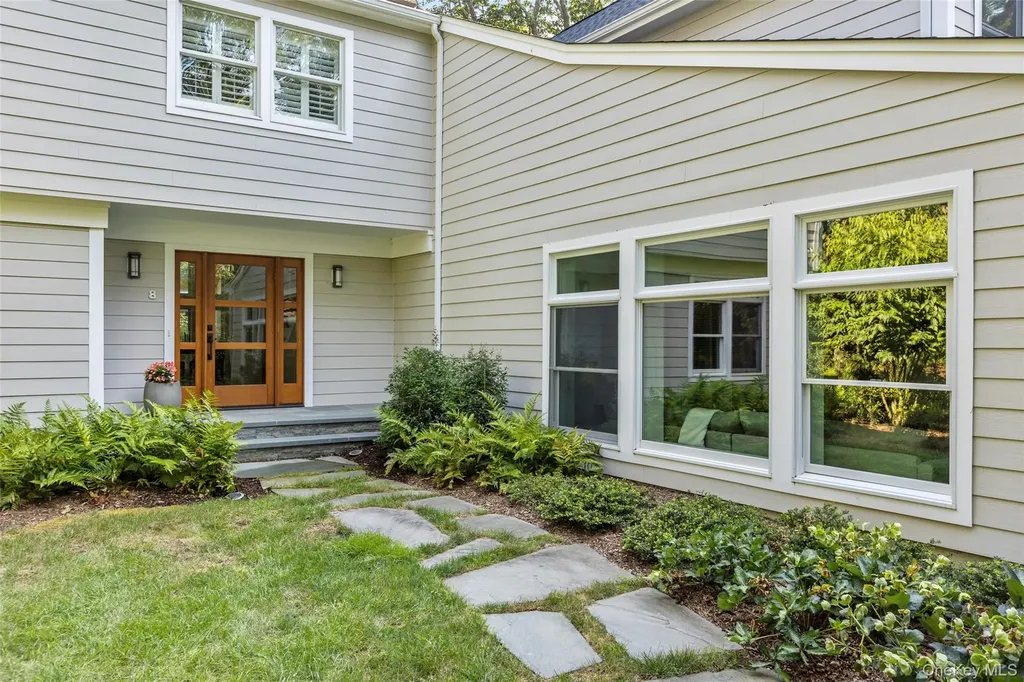 8 Waterview Lane Setauket NY 11733
