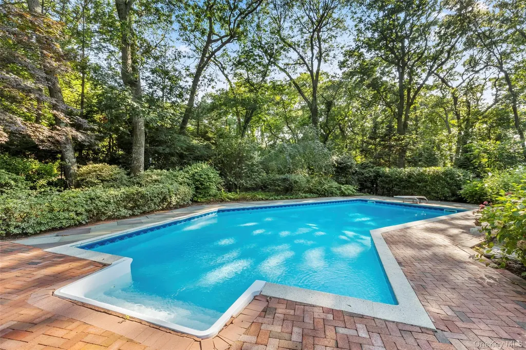 8 Waterview Lane Setauket NY 11733