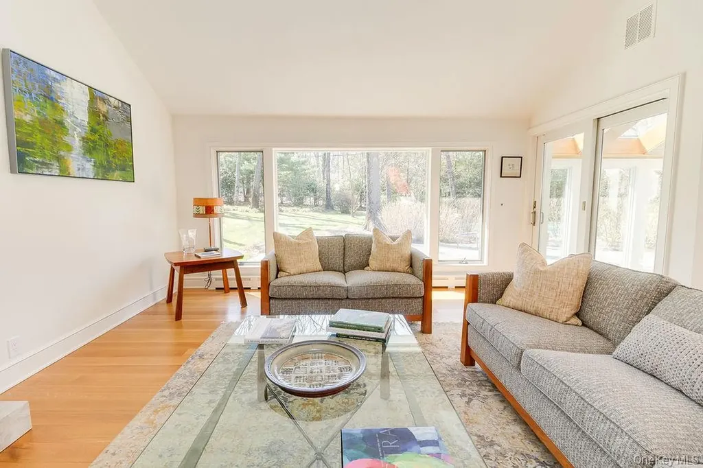 8 Waterview Lane Setauket NY 11733