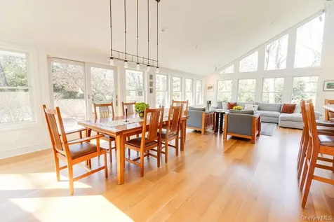 8 Waterview Lane Setauket NY 11733