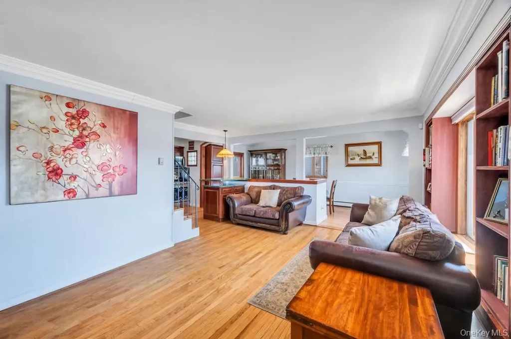 398 33rd Street Lindenhurst NY 11757