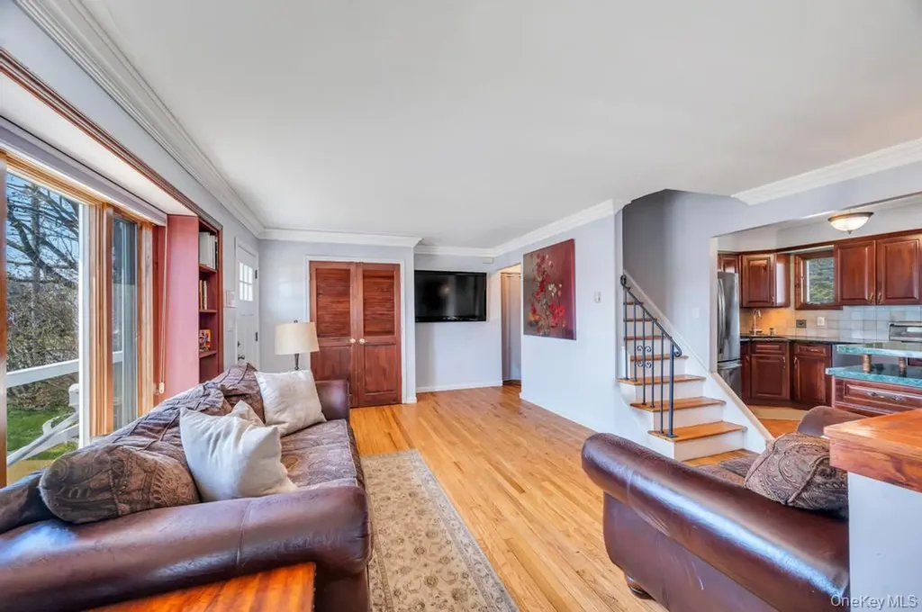 398 33rd Street Lindenhurst NY 11757