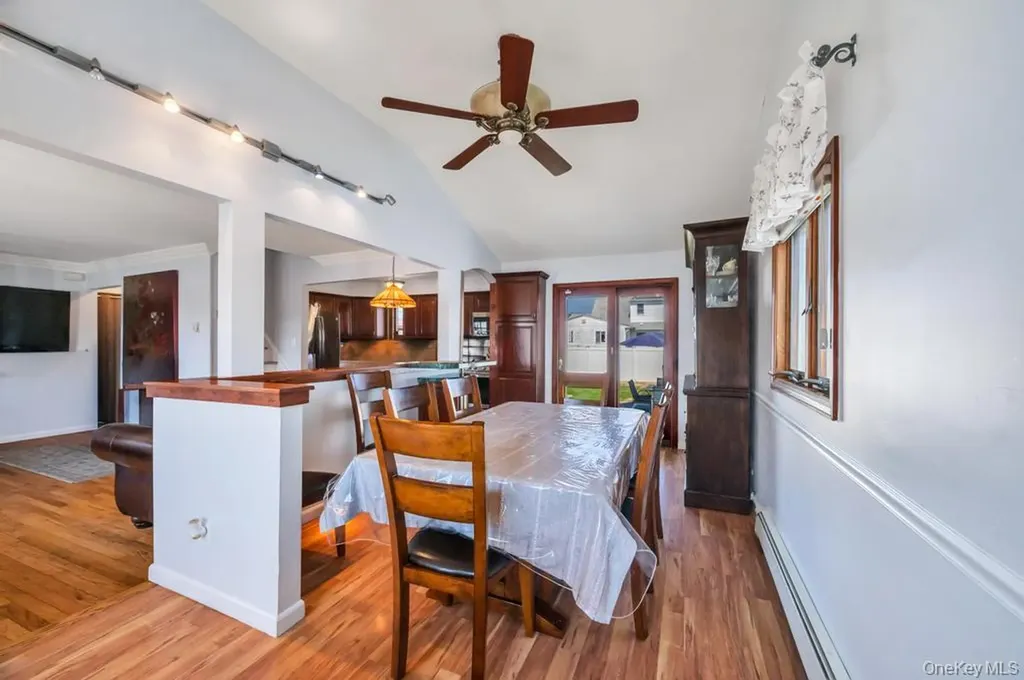 398 33rd Street Lindenhurst NY 11757