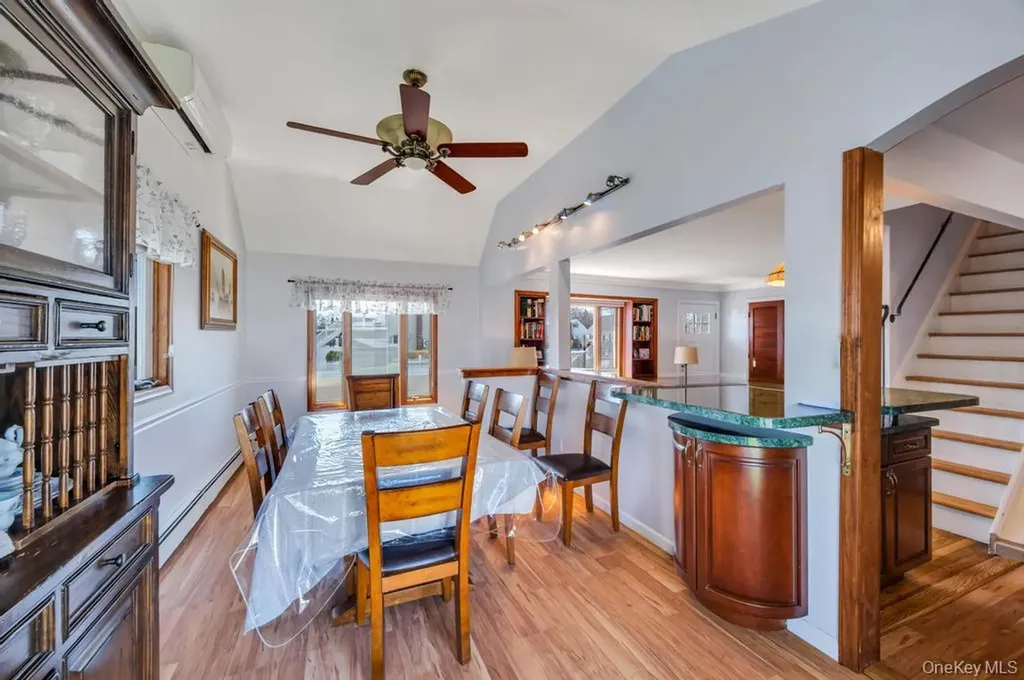 398 33rd Street Lindenhurst NY 11757