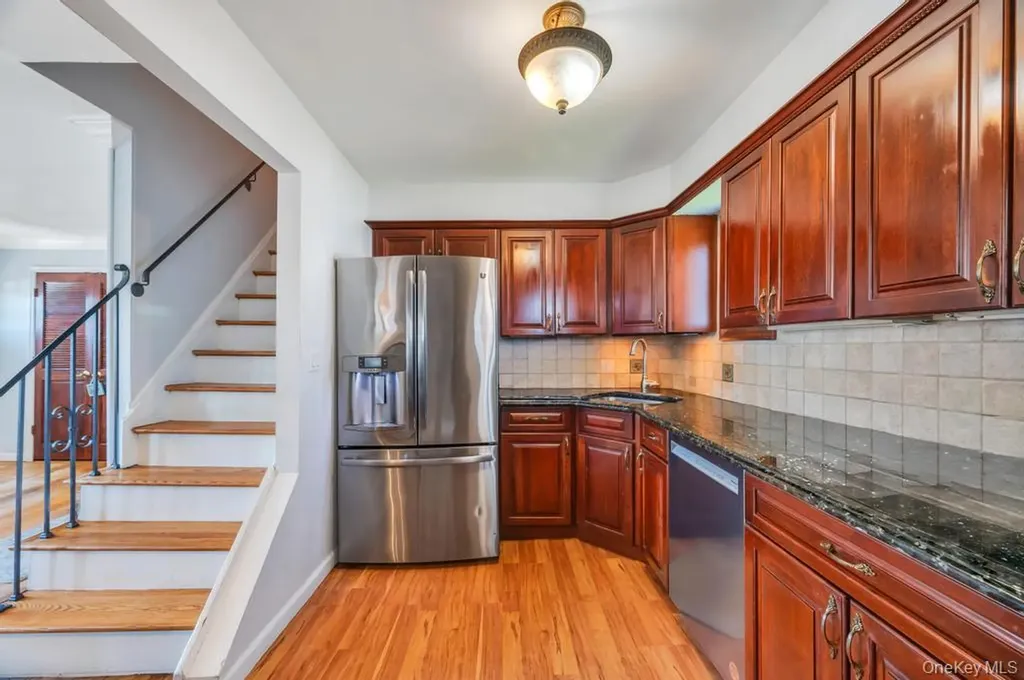 398 33rd Street Lindenhurst NY 11757