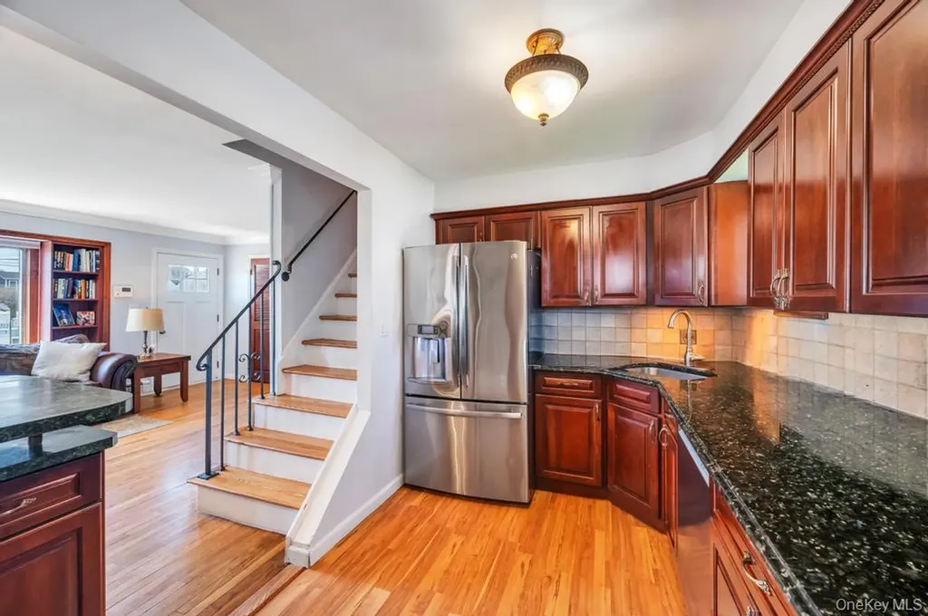 398 33rd Street Lindenhurst NY 11757