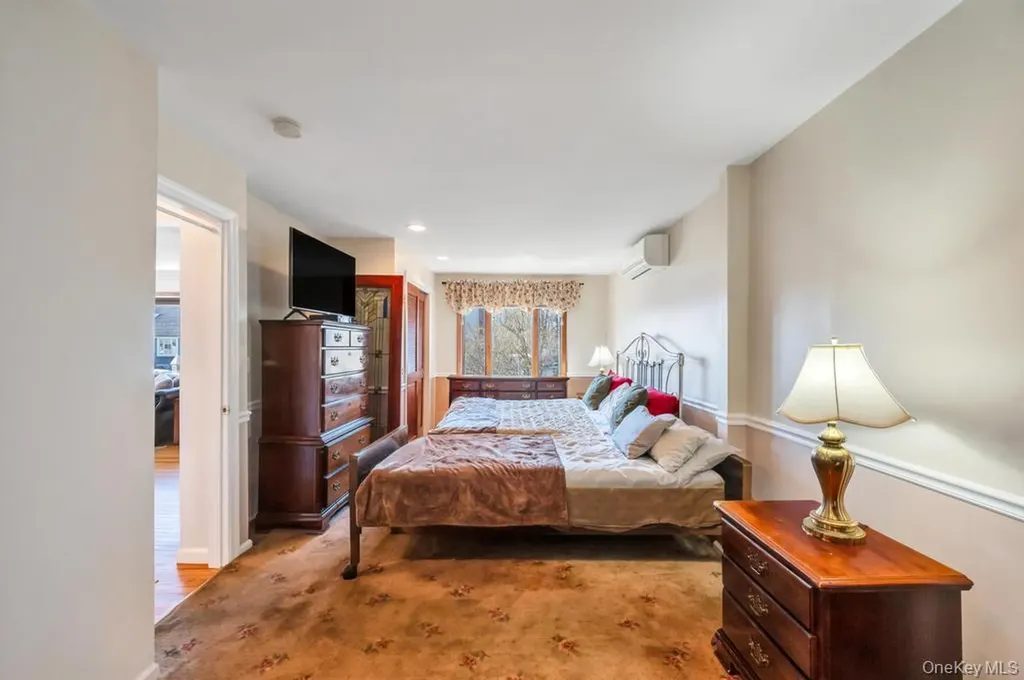 398 33rd Street Lindenhurst NY 11757