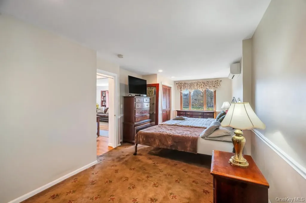 398 33rd Street Lindenhurst NY 11757