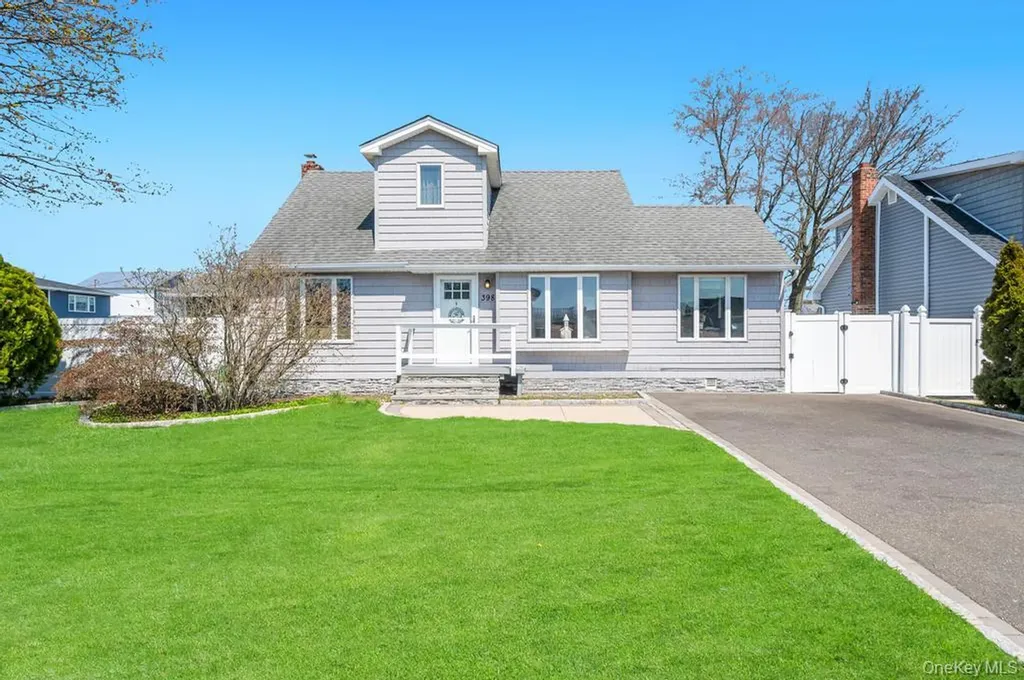 398 33rd Street Lindenhurst NY 11757