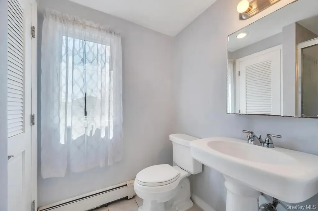 398 33rd Street Lindenhurst NY 11757