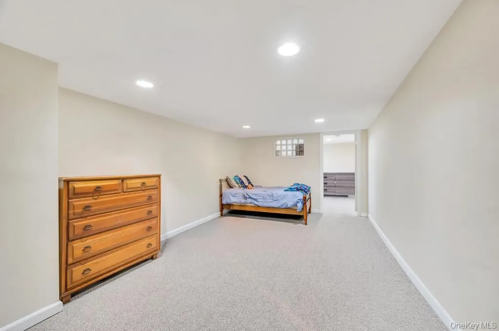 398 33rd Street Lindenhurst NY 11757