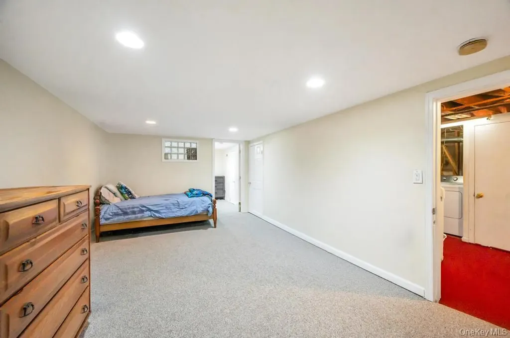 398 33rd Street Lindenhurst NY 11757
