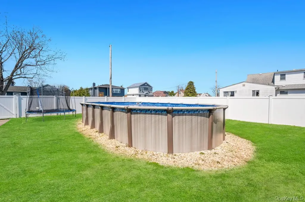 398 33rd Street Lindenhurst NY 11757