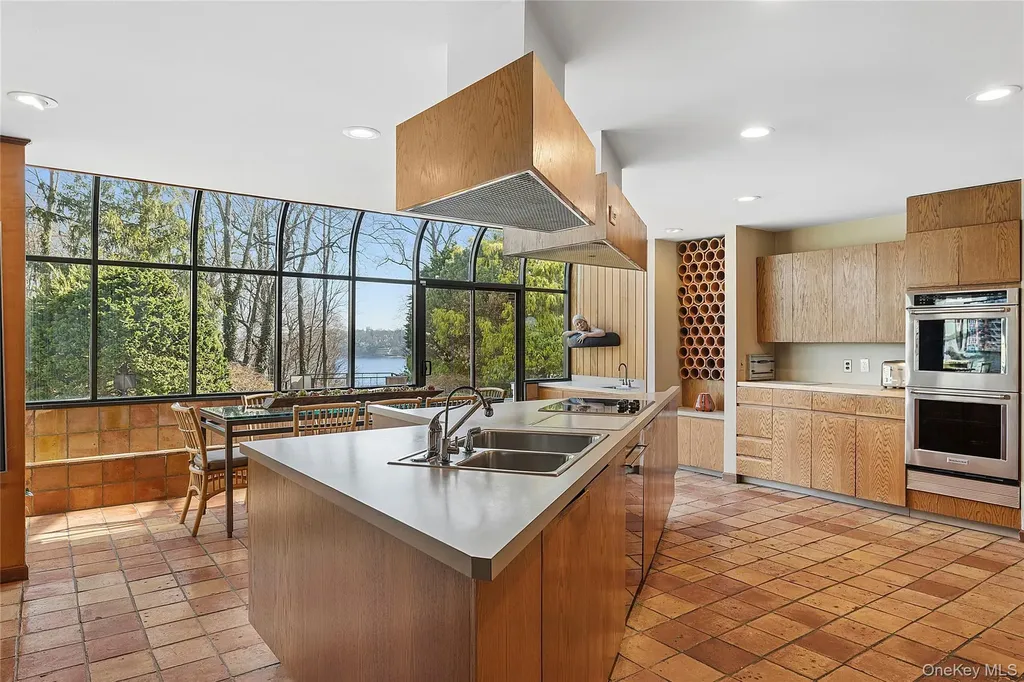 45 Southeast Road Sands Point NY 11050