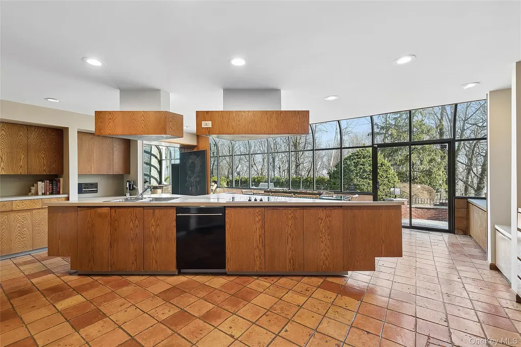 45 Southeast Road Sands Point NY 11050