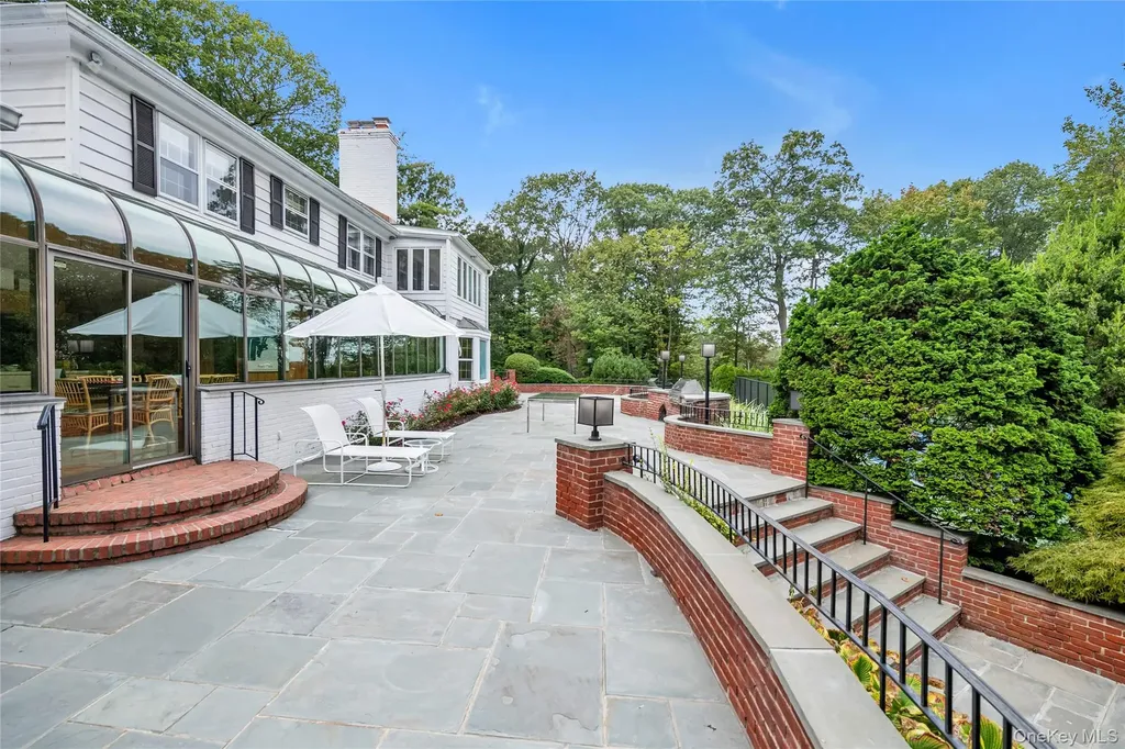 45 Southeast Road Sands Point NY 11050
