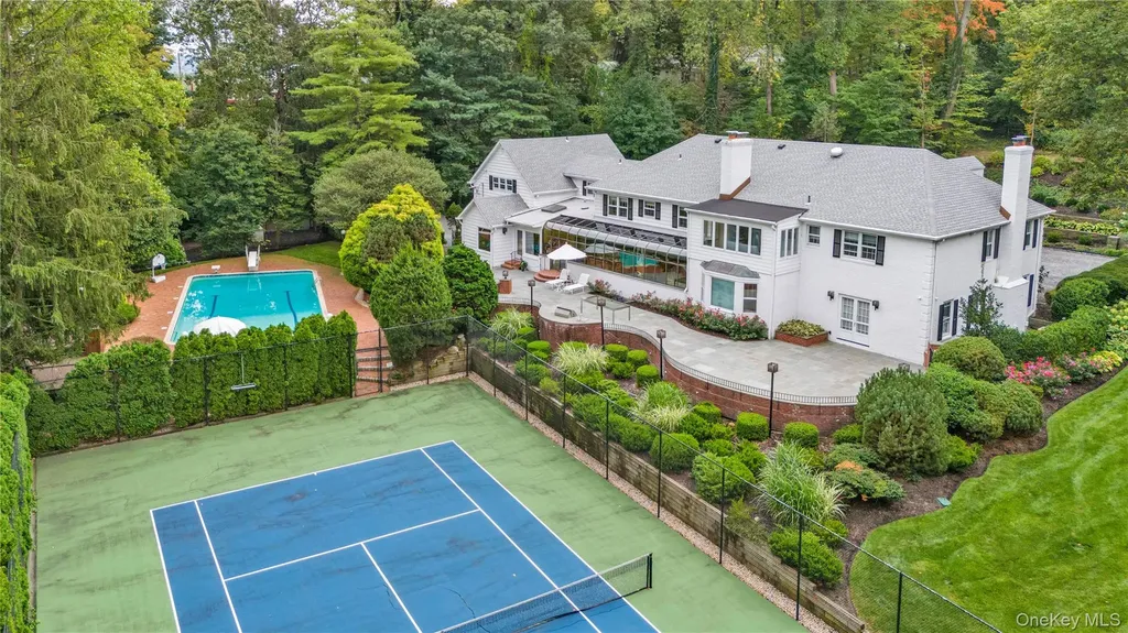 45 Southeast Road Sands Point NY 11050
