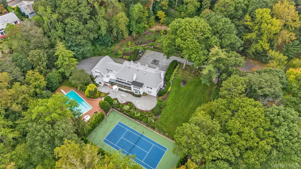 45 Southeast Road Sands Point NY 11050