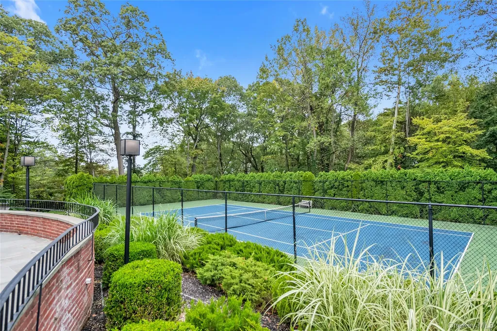 45 Southeast Road Sands Point NY 11050