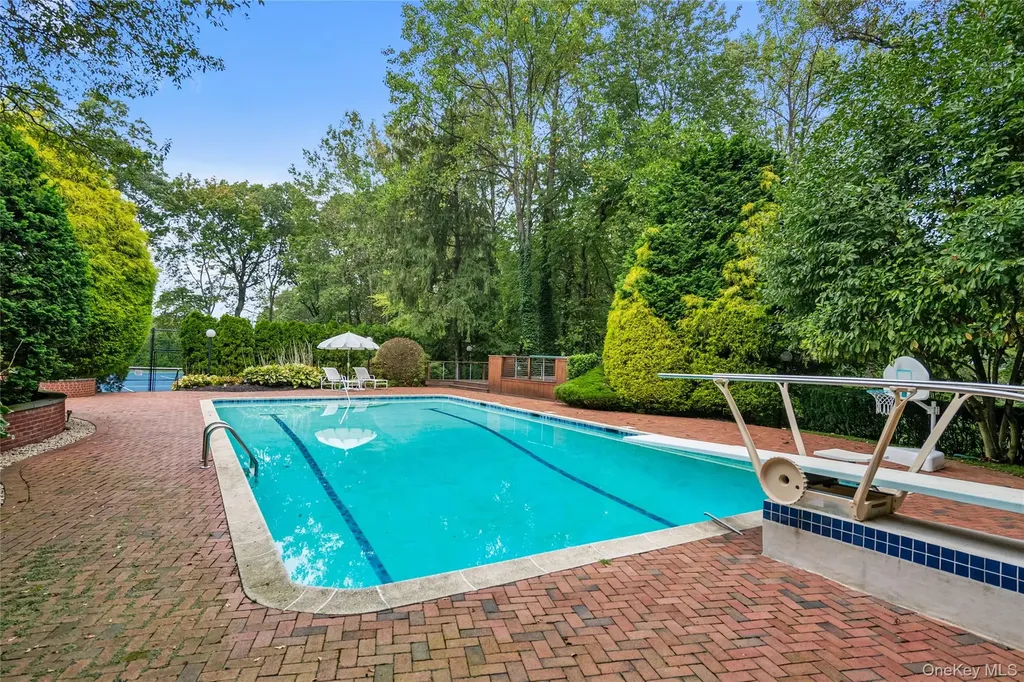45 Southeast Road Sands Point NY 11050