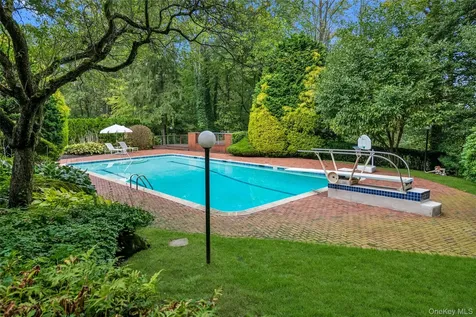 45 Southeast Road Sands Point NY 11050