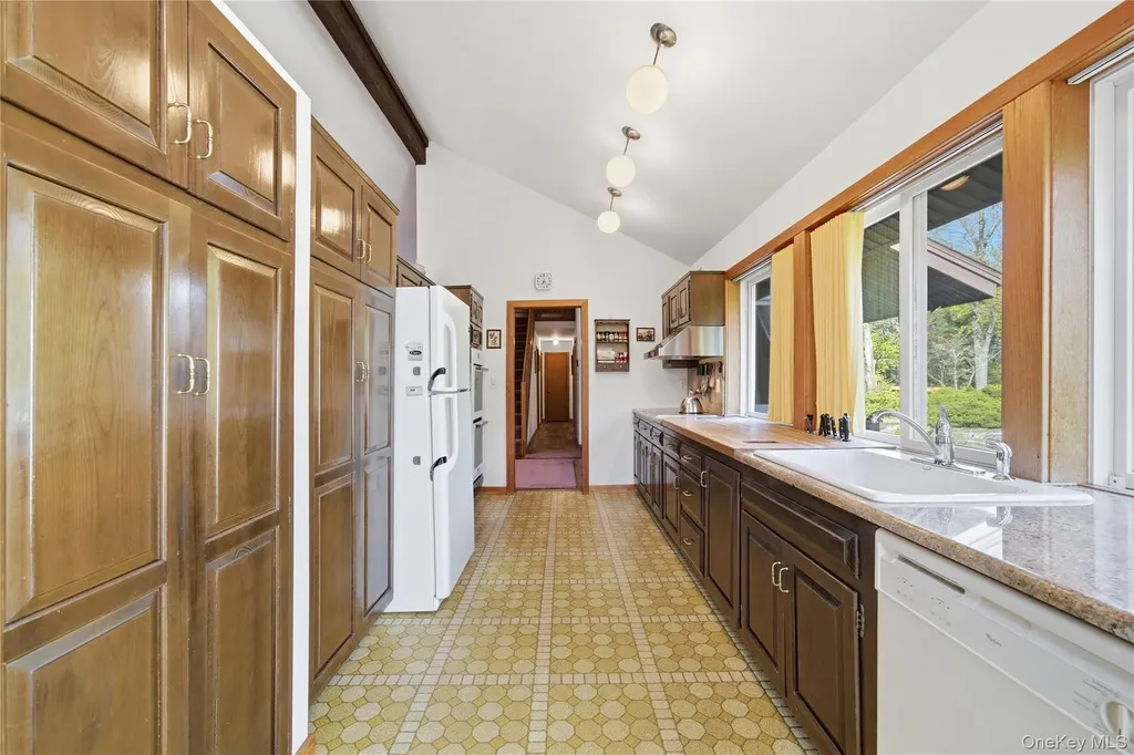 334 Edgewood Avenue Smithtown NY 11787