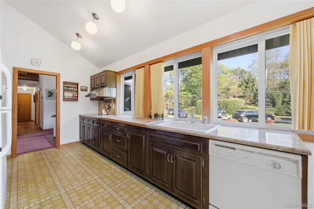 334 Edgewood Avenue Smithtown NY 11787