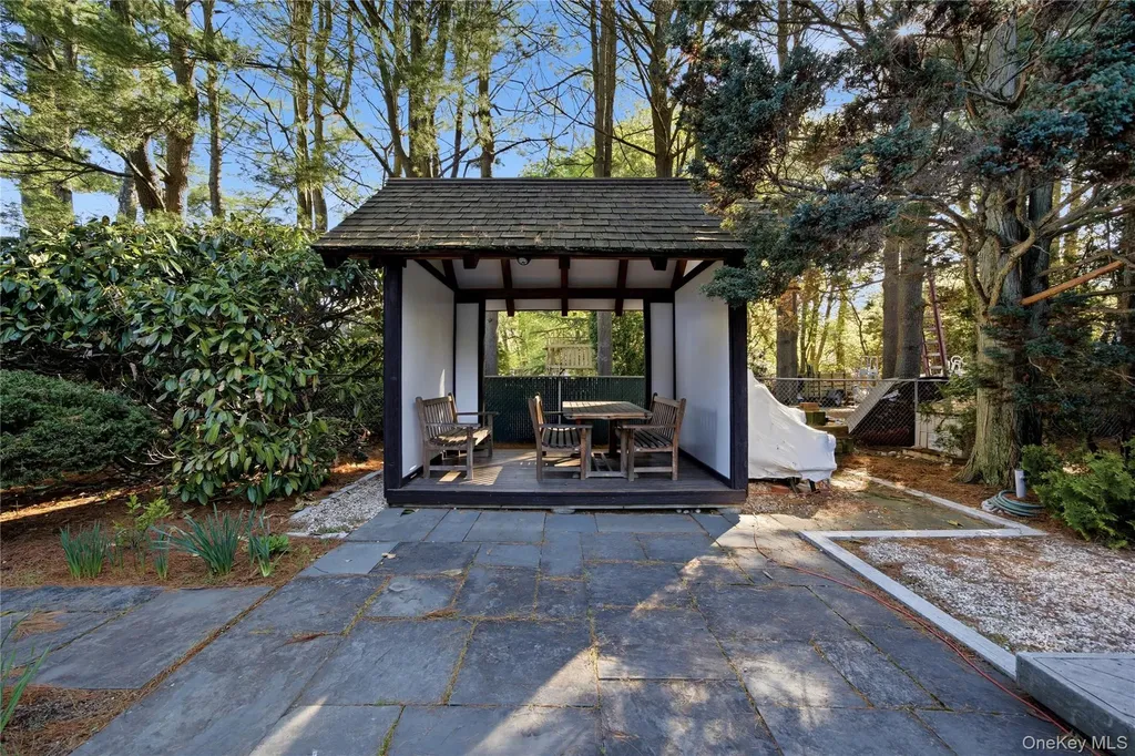 334 Edgewood Avenue Smithtown NY 11787