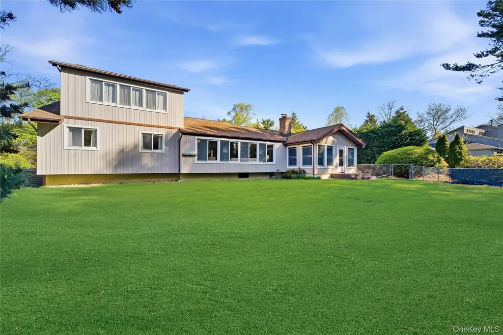 334 Edgewood Avenue Smithtown NY 11787