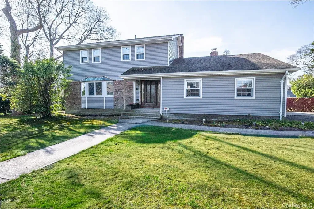 22 Oak Lane Blue Point NY 11715